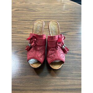 Via Veneto 15280-08 coral colored slip on peep toe wedge sandals size 10